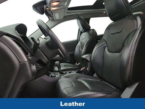 Used 2019 Jeep Cherokee Limited image 10