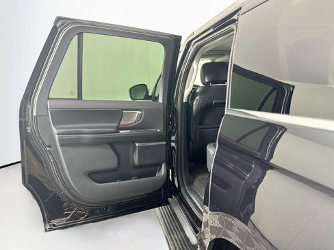 Used 2025 Ford Expedition Max Platinum AWD/4WD image 28