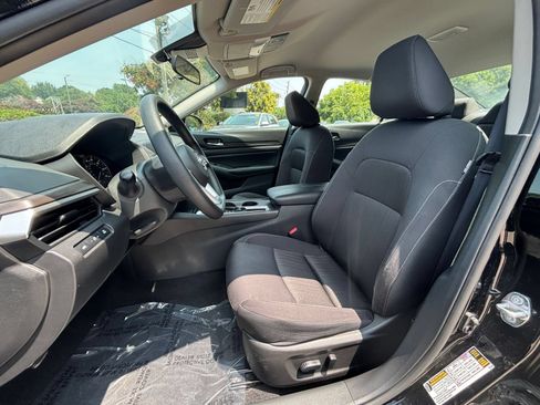 Used 2025 Nissan Altima 2.5 SV FWD image 27