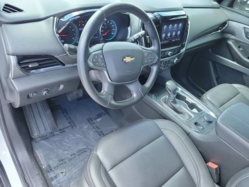 Used 2023 Chevrolet Traverse LT FWD image 21