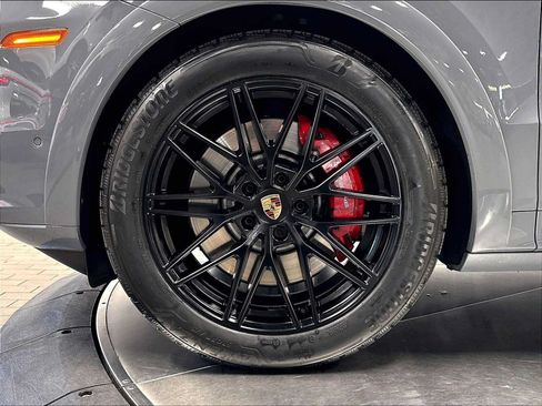 Used 2025 Porsche Cayenne GTS AWD/4WD image 13