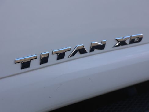 Used 2017 Nissan Titan SL image 11