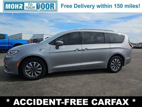 Used 2021 Chrysler Pacifica Touring-L image 17