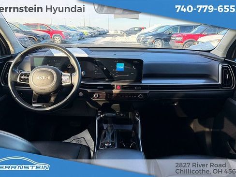 Used 2024 Kia Sorento S image 6
