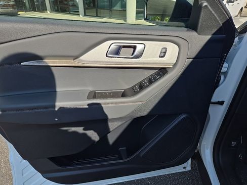 New 2025 Ford Explorer Active w/ Active Comfort Package image 9