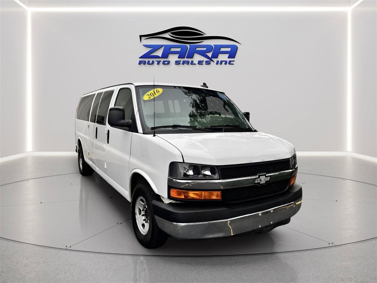 Used 2016 Chevrolet Express 3500 LT w/ LT Preferred Equipment Group RWD image 3