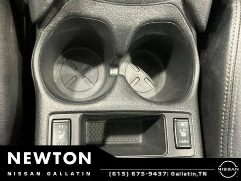 Used 2018 Nissan Rogue SV w/ Premium Package FWD image 9