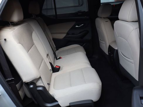 Used 2022 Chevrolet Traverse LS AWD/4WD image 41