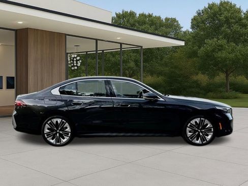 New 2026 BMW i5 eDrive40 w/ Premium Package RWD image 7