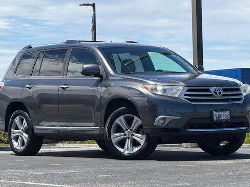 Used 2013 Toyota Highlander Limited FWD image 2