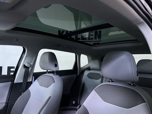 Used 2024 Volkswagen Taos SE image 21