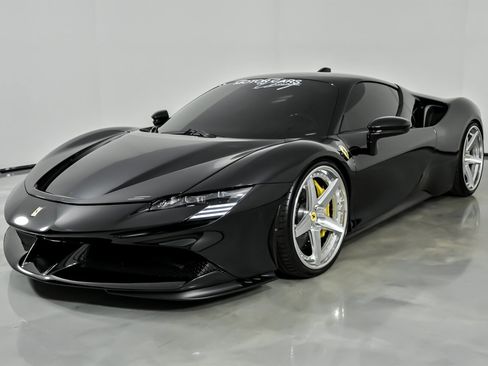 Used 2022 Ferrari SF90 Stradale image 6