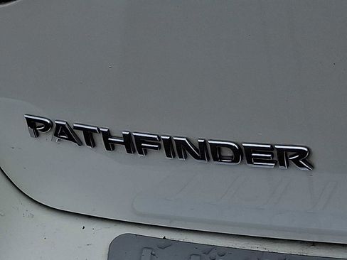Used 2020 Nissan Pathfinder Platinum image 35