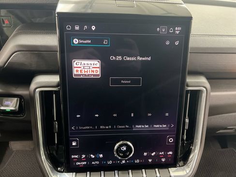 Used 2025 GMC Yukon XL Denali AWD/4WD image 14