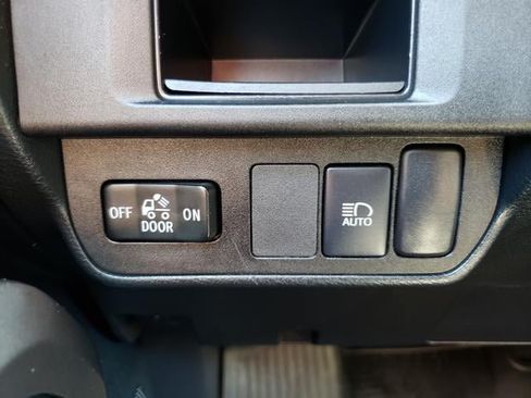 Used 2018 Toyota Tacoma SR5 AWD/4WD image 26
