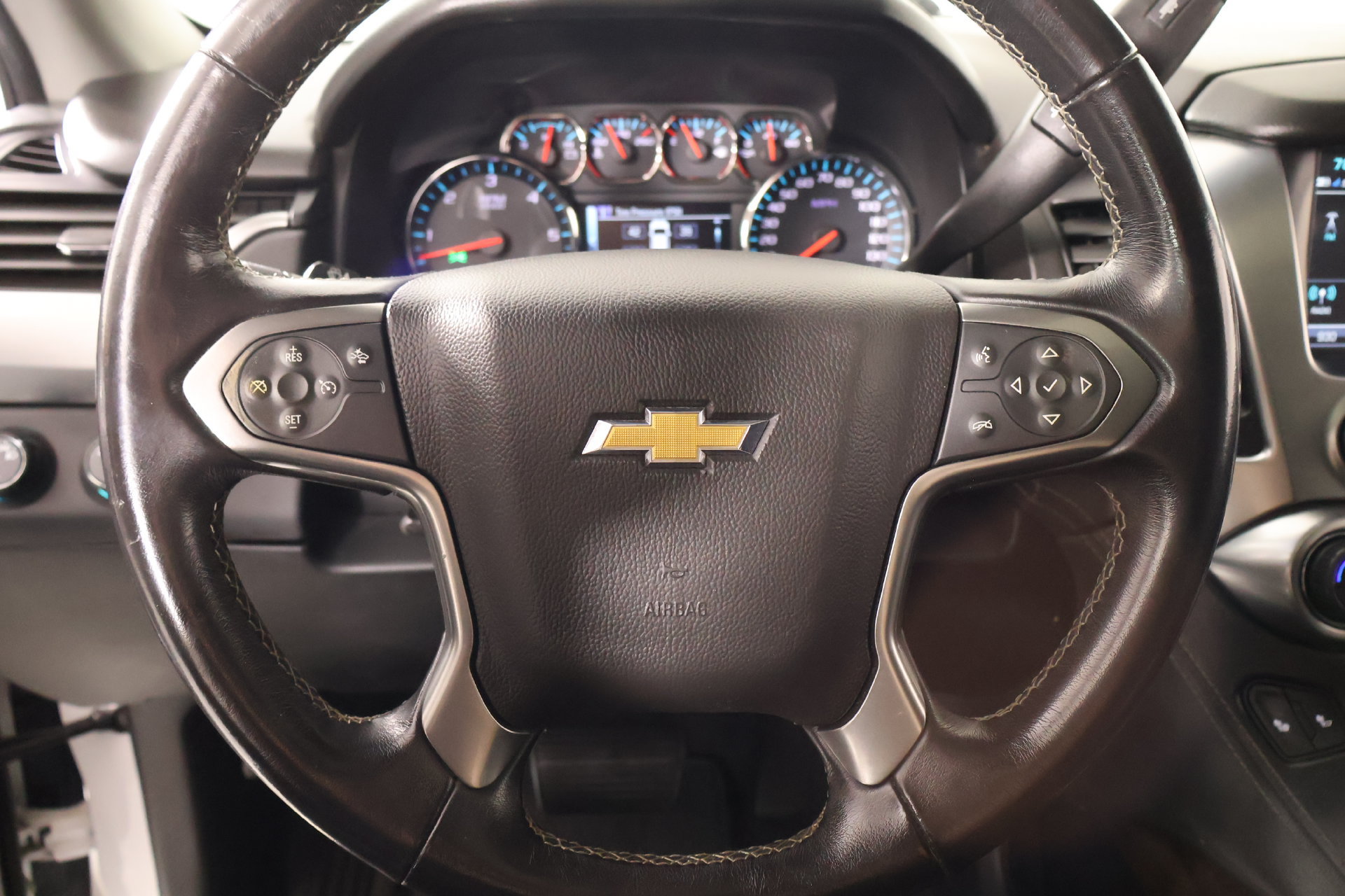 Used 2020 Chevrolet Suburban LT AWD/4WD image 3