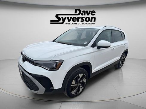 New 2025 Volkswagen Taos SE image 1