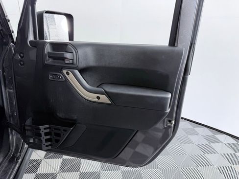 Used 2016 Jeep Wrangler Unlimited Sahara image 10