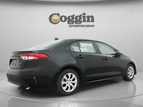 Used 2025 Toyota Corolla LE image 17