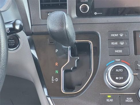 Used 2020 Toyota Sienna LE w/ LE Preferred Package image 25