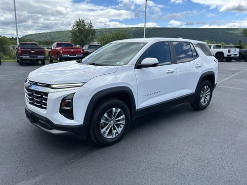 Used 2025 Chevrolet Equinox LT AWD/4WD image 3
