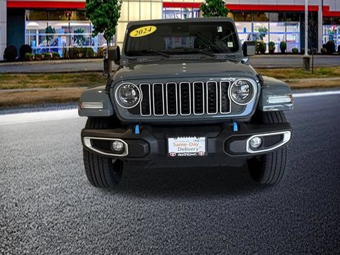 Used 2024 Jeep Wrangler Unlimited Sahara AWD/4WD image 6