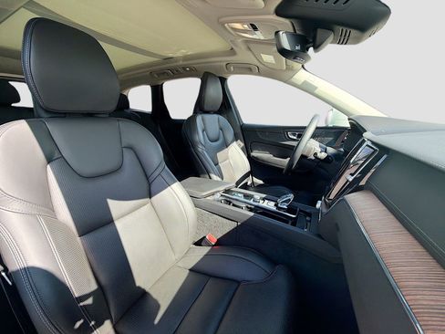 Used 2023 Volvo XC60 B5 Ultimate w/ Climate Package image 16