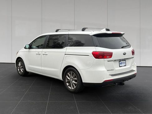 Used 2020 Kia Sedona EX image 3