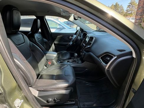 Used 2019 Jeep Cherokee Limited image 31