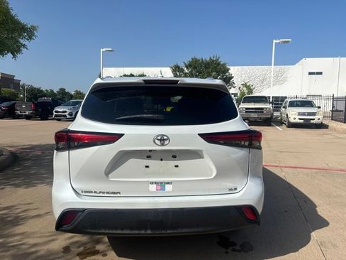 Used 2022 Toyota Highlander XLE FWD image 6