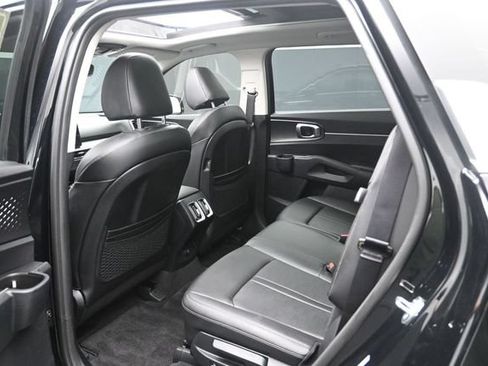 Used 2025 Kia Sorento S w/ Panoramic Sunroof Package FWD image 23