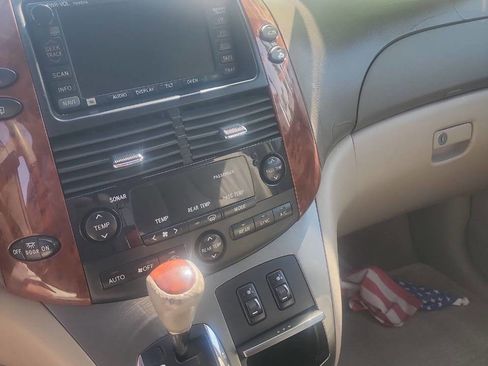 Used 2004 Toyota Sienna XLE FWD image 13