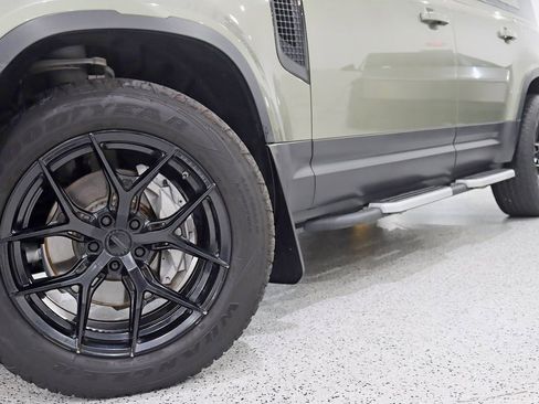 Used 2020 Land Rover Defender 110 SE image 4