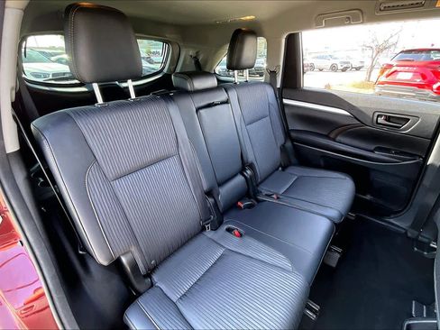 Used 2016 Toyota Highlander Plus image 17