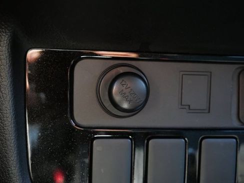 Used 2018 Mitsubishi Outlander LE FWD image 25