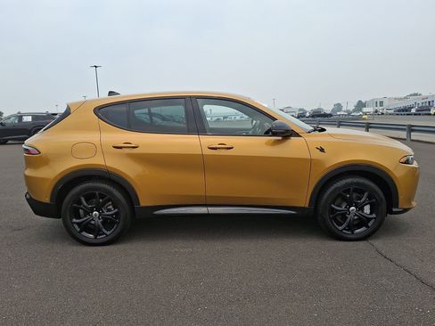 Certified 2024 Dodge Hornet R/T Plus w/ Tech Pack Plus w/o Parking AWD/4WD image 7