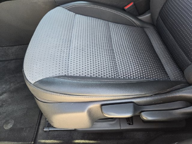 Used 2025 Chevrolet Trax LT FWD image 25