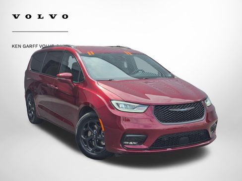 Used 2021 Chrysler Pacifica Limited w/ Uconnect Theater Family Group FWD image 1