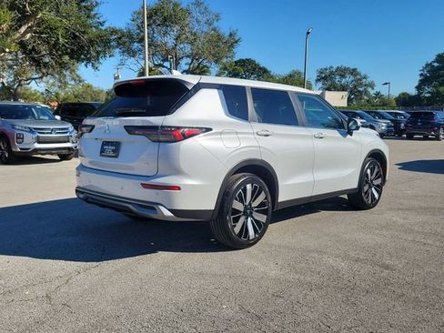 New 2026 Mitsubishi Outlander SE image 6