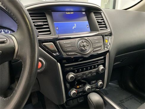 Used 2020 Nissan Pathfinder SV image 21