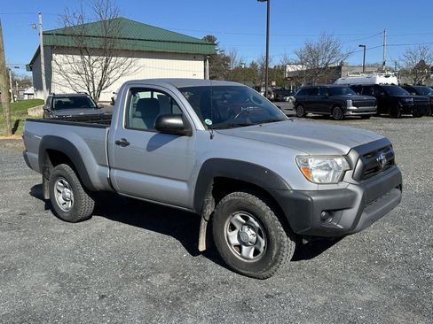 Used 2013 Toyota Tacoma 4x4 Regular Cab image 2