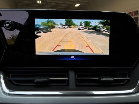 Used 2025 Chevrolet Trax LT w/ LT Convenience Package FWD image 31