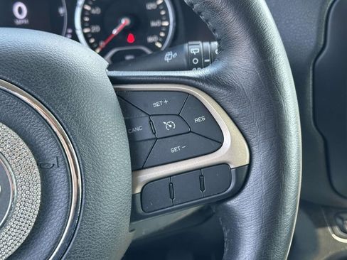 Used 2017 Jeep Renegade Latitude w/ Cold Weather Group image 24