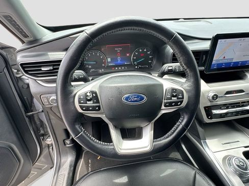 Used 2022 Ford Explorer XLT w/ Equipment Group 202A RWD image 11