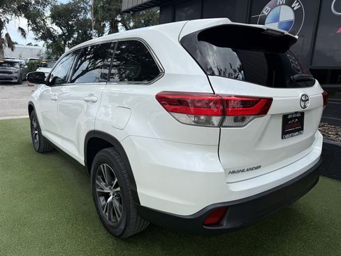 Used 2019 Toyota Highlander LE FWD image 4