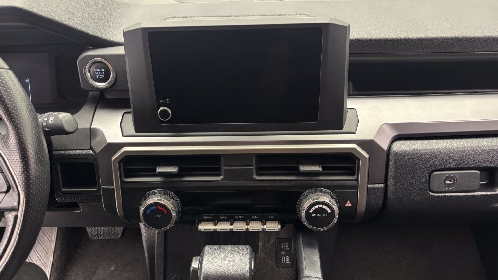 Used 2025 Toyota 4Runner SR5 AWD/4WD image 18