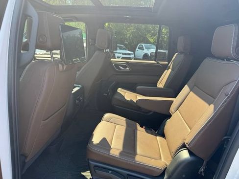 Used 2024 Chevrolet Suburban High Country AWD/4WD image 22