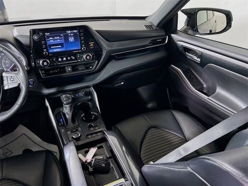 Certified 2022 Toyota Highlander XSE image 22
