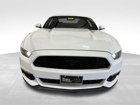 Used 2015 Ford Mustang Coupe image 2