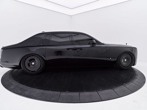 Used 2024 Rolls-Royce Phantom Sedan w/ The Phantom Package RWD image 15